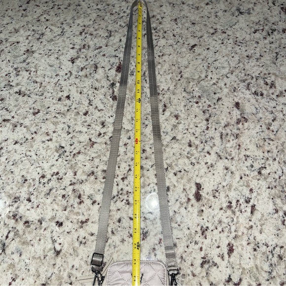 NWT Oliver Thomas Quilted Champagne Crossbody Cellphone RFID Blocking Purse New - Picture 10 of 12